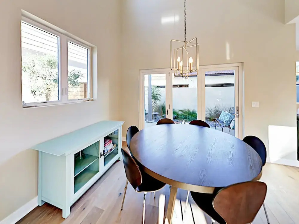 Bright & Breezy Retreat - Walk to Tamarack Beach home