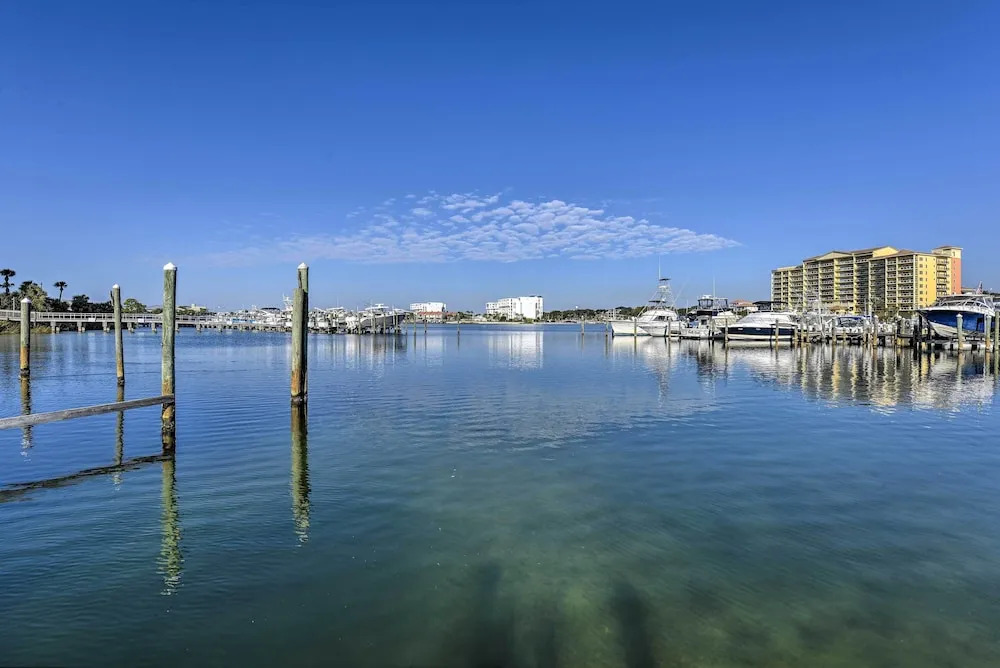 Destin Ground-level Condo w/ Private Beach Access