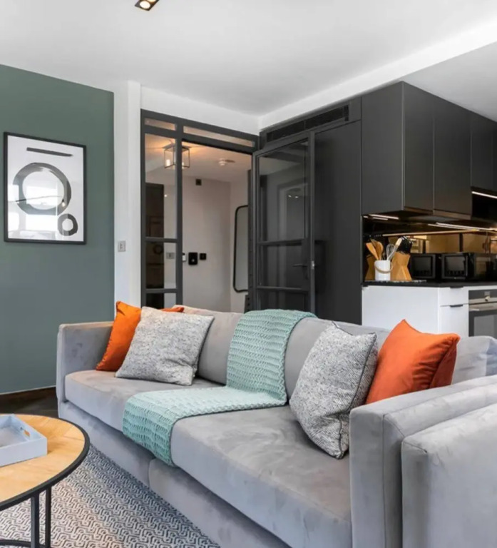 Stunning 2 Bed Flat Behind Oxford Street, London