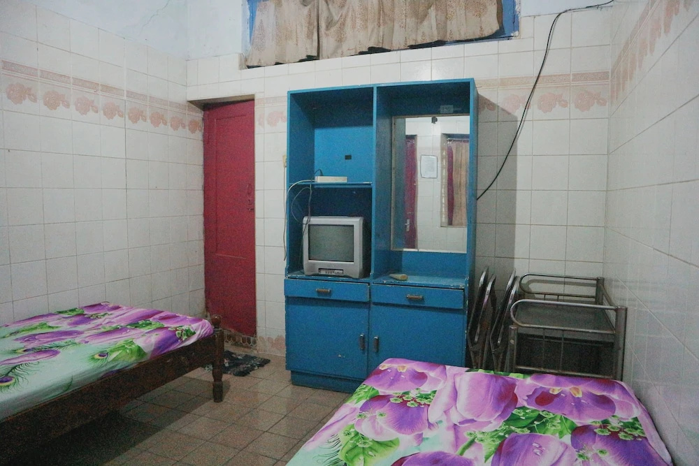 OYO Life 1972 Aman Family Inn Syariah