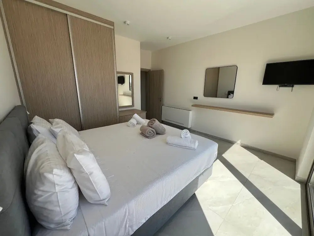 Luxurious Villa Retreat in Lourdata