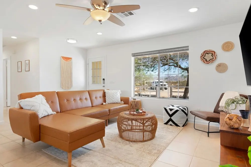 Golden Desert Ranch - Hot Tub, Fire Pit And Bbq! 3 Bedroom Home by RedAwning
