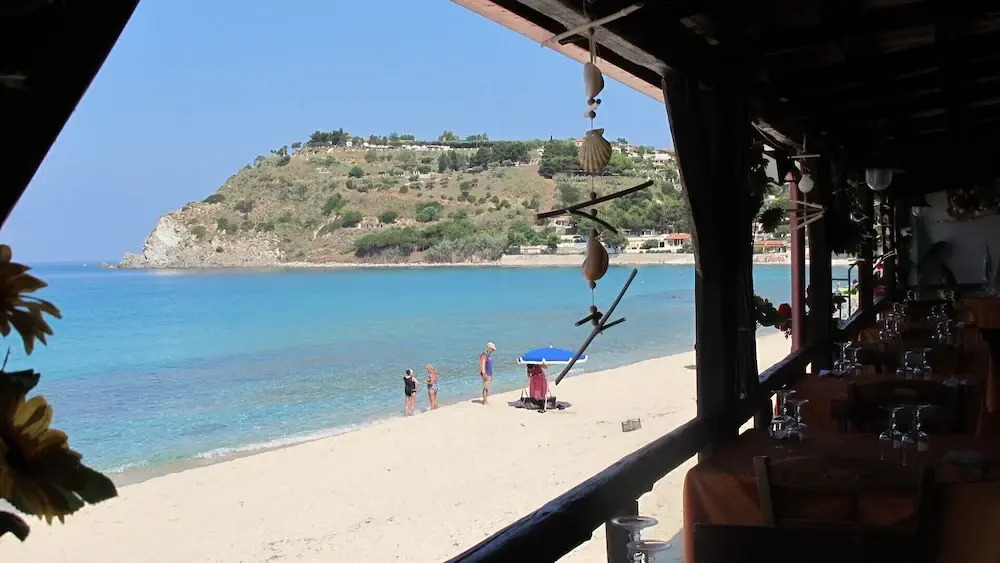 2 bed apartment with a spectacular panoramic sea, coastline and mountain views