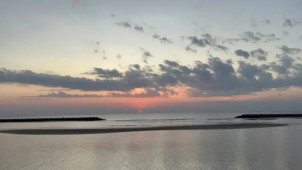 หาดช้างเผือกเจ้าสำราญ Chang Phueak Chao Samran Beach
