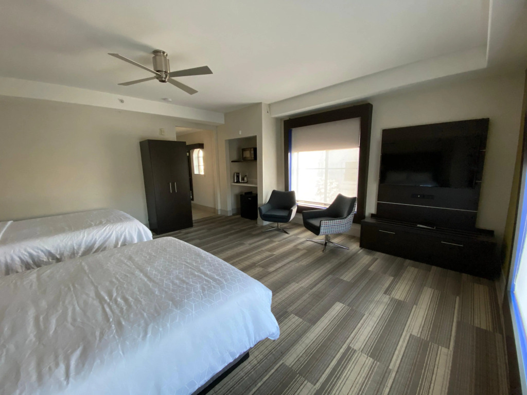 Holiday Inn Express & Suites El Dorado Hills by IHG