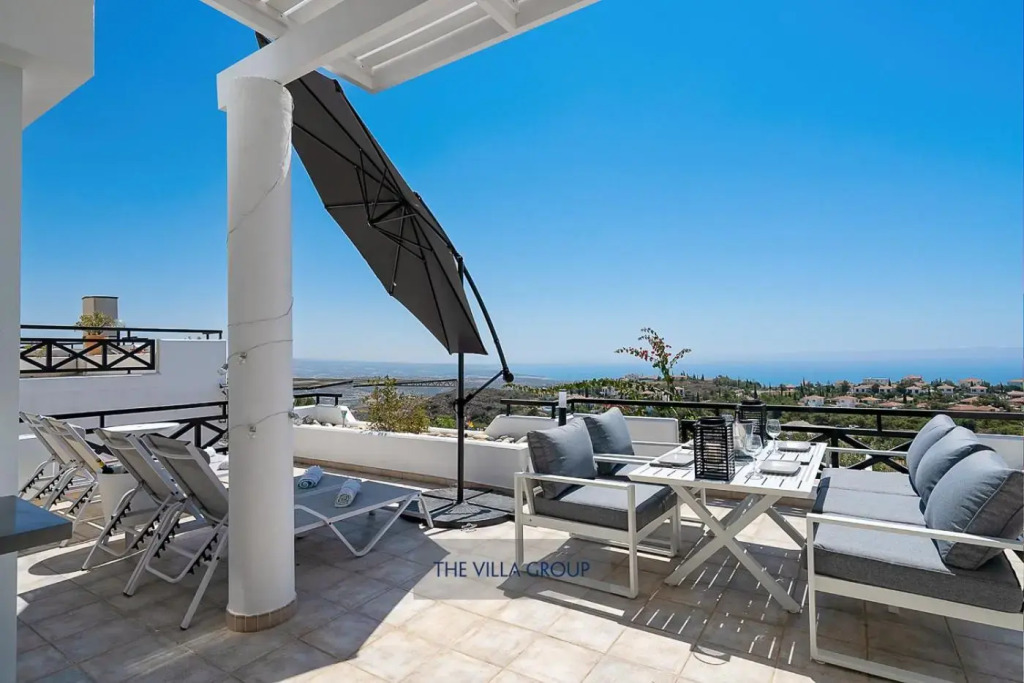Thea Vista Apartment