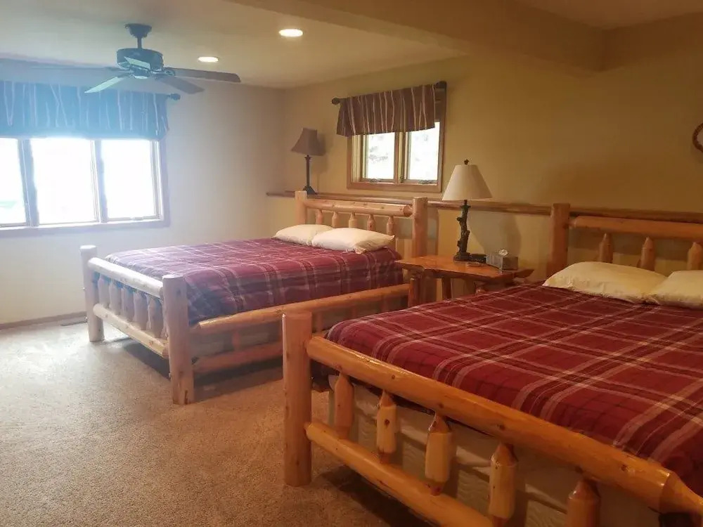 Mercer Lake Resort- Musky Lodge 6 Bedroom Condo