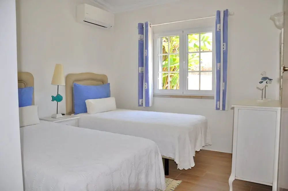 Fantastic for Family Gatherings, Optional Pool Heating, Free Air Con Wifi