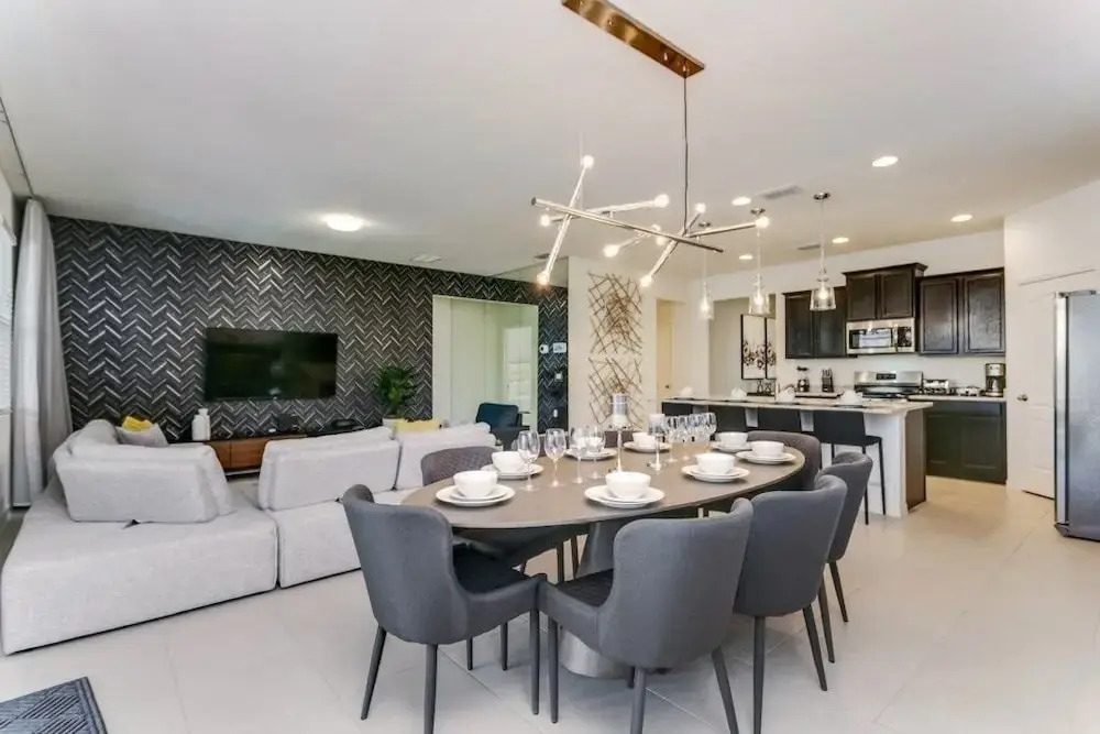 Luxury 6 Bedroom 4.Bath Home With Spa 6 Villa by RedAwning