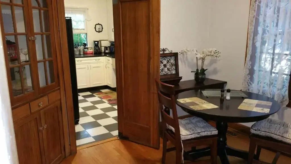 Modern❤️Smart Craftsman HDTV Keurig AC❤of Downtown