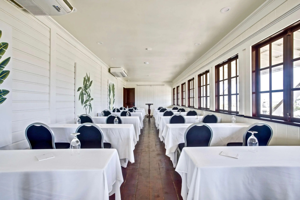 Mahogany Bay Resort and Beach Club, Curio Collection
