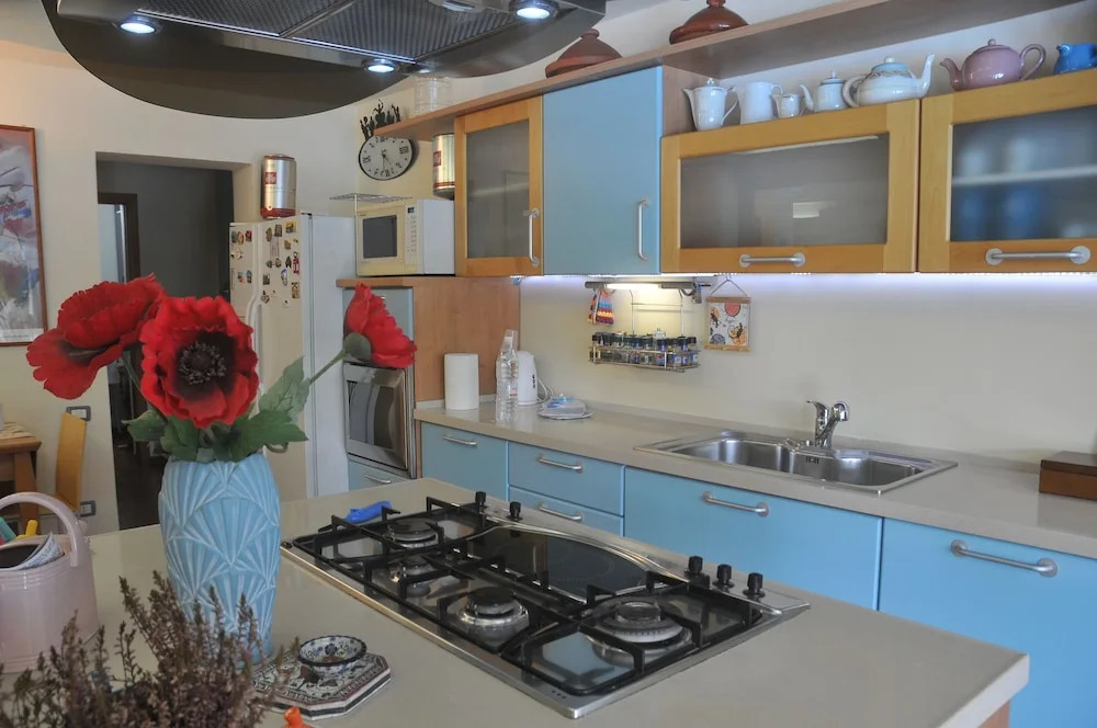 Very cozy, comfortable lanthana villa on 2 floors, independent