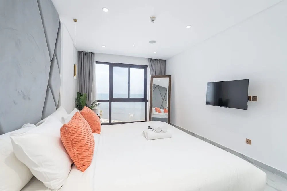 2 Bedroom With Beautiful Full Palm Waters Views