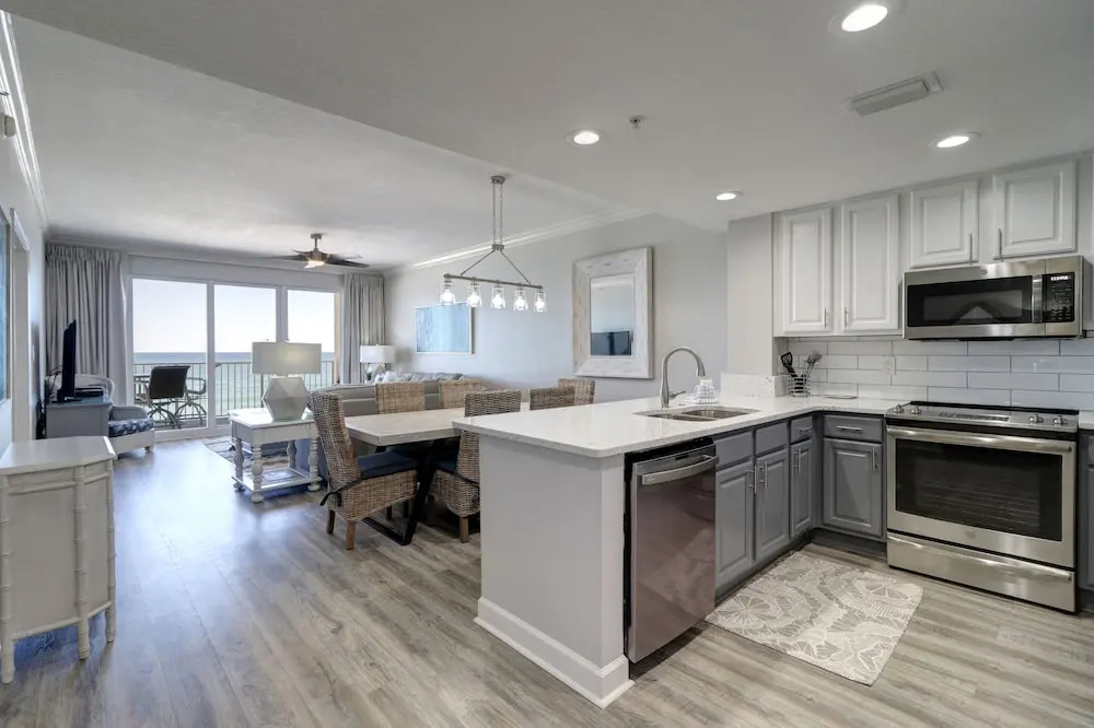 Gulf Front Master Suite! Directly On The Beach! 3 BR / 2 BA! Sleeps 8