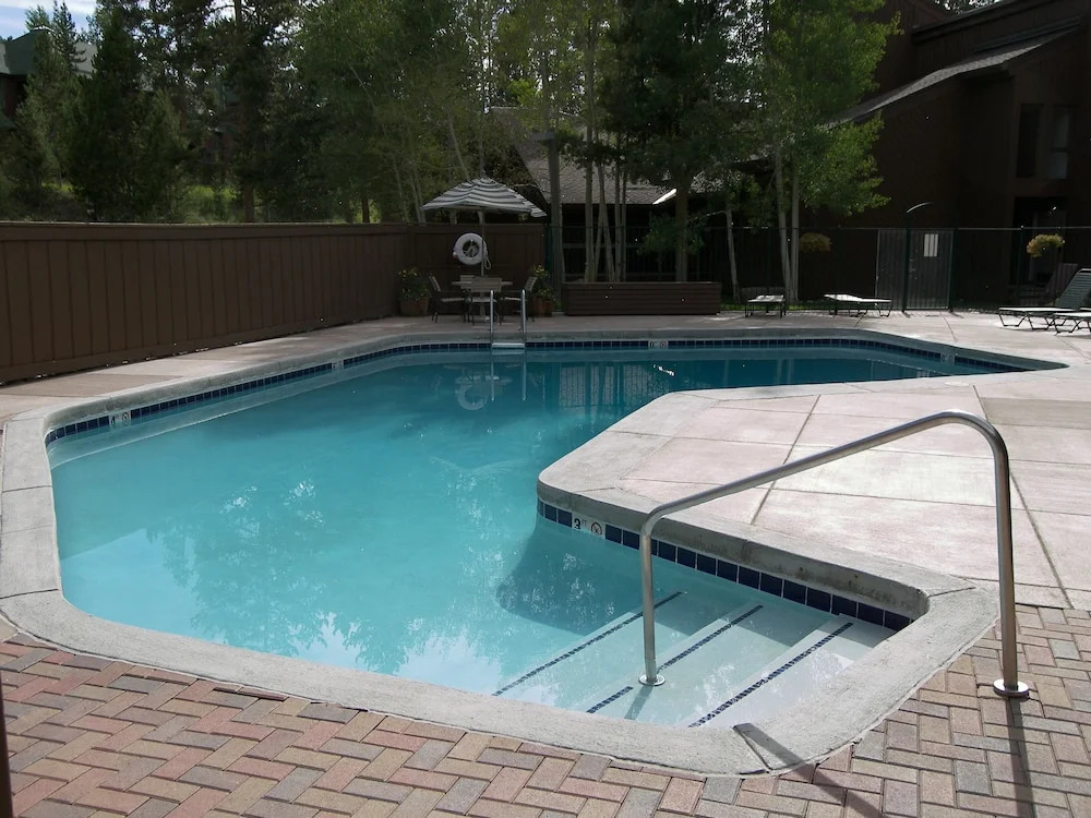 Wild Irishman 2 bed 2 bath Sleeps 9 WIBH