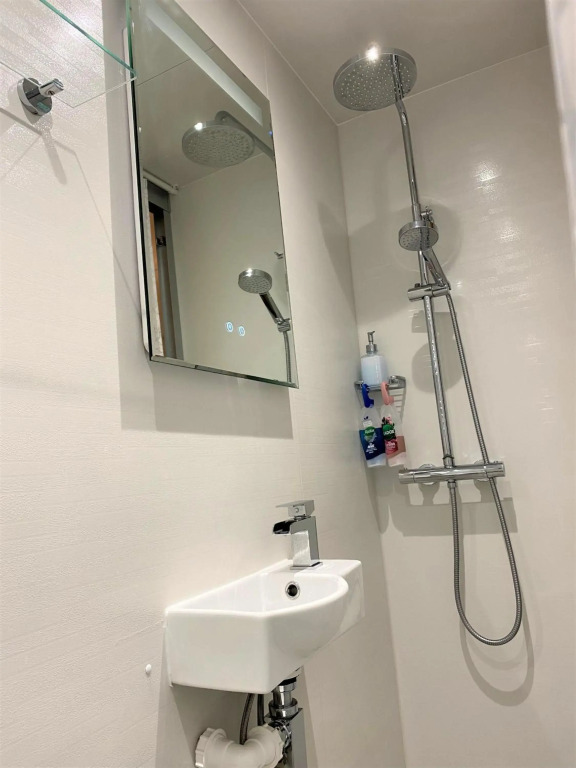 Cliftonville, Coast & Forest Homestay, en-suite room TV fridge microwave