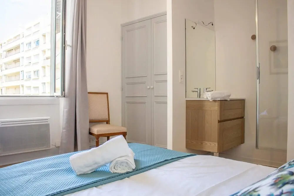 Spacious 3-bdr Apartment Near La Grande Plage