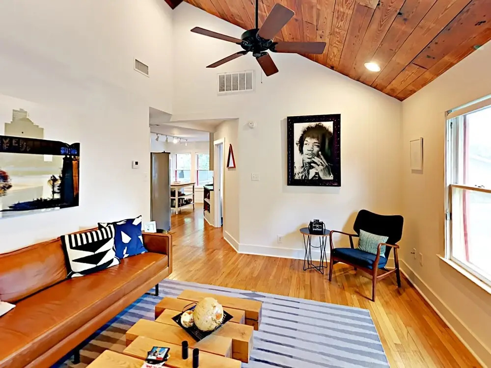 Oak-Shaded House in Bouldin - 2 Br Home