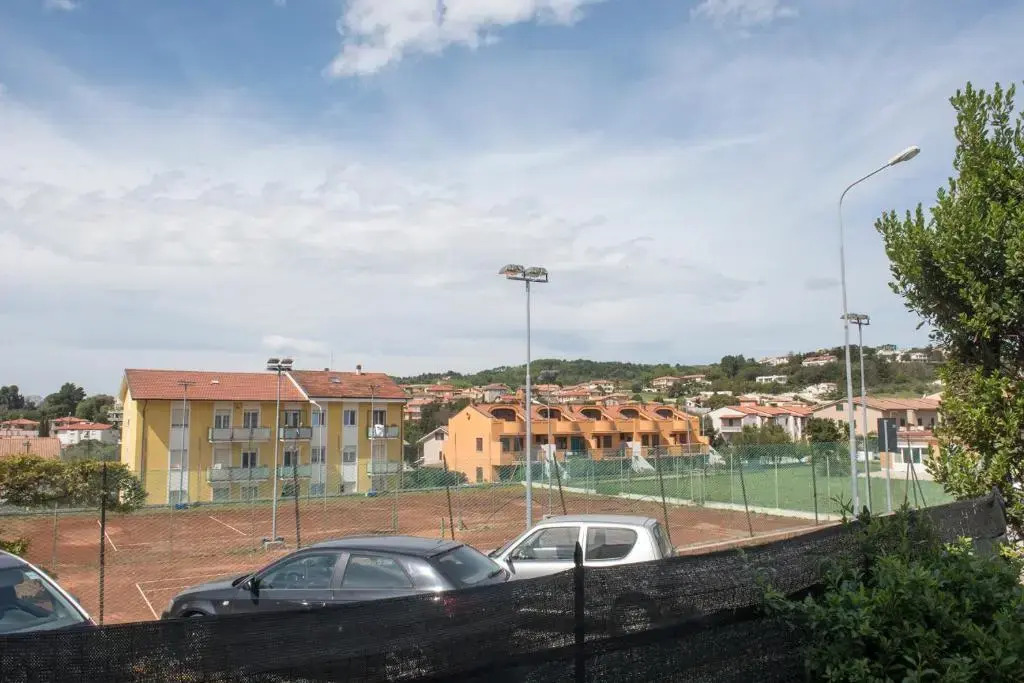 S145 - Sirolo, Nuovissimo Trilocale in Centro Con Giardino