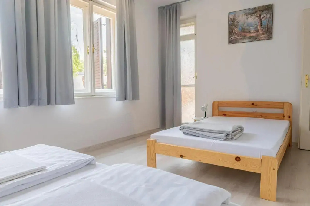 Barat Vendeghaz - Cosy Guesthouse - Teljes Haz Privat Udvarral - 4 Szoba, 2 Furdo