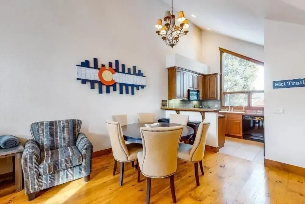Ski-in/ski-out 3 Bedroom Townhome at Snowflake Lift With Private Hot Tub