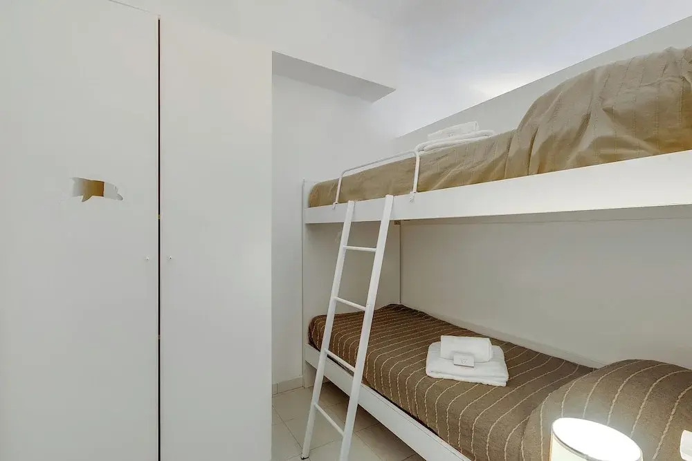 I Fari Apartments 600m From The Beach