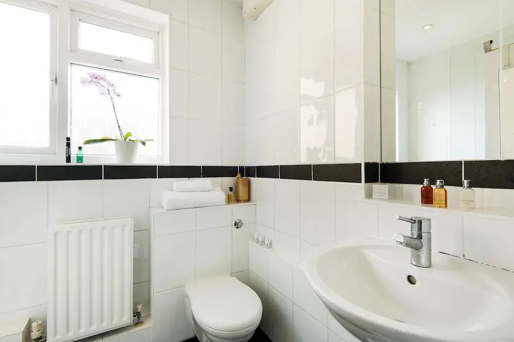 Bright and Breezy home by Clapham Common