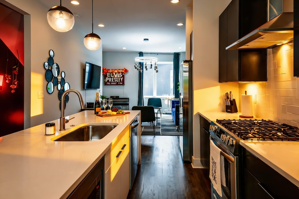 Elvis-themed 13 Beds Rooftop City Views