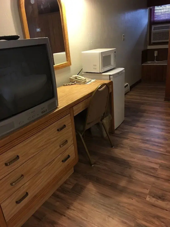DJ Main Street View Inn & Suites
