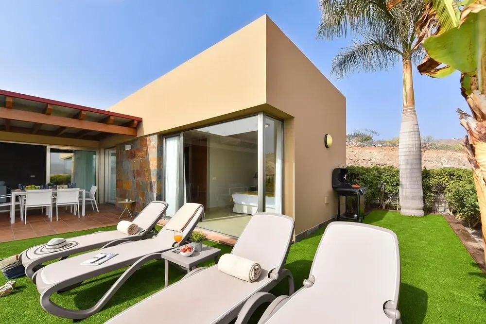 Par 4 Villa 9 With Pool in Salobre