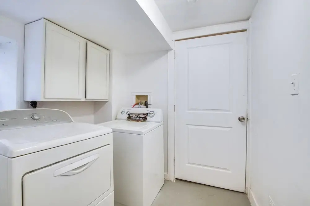 Dog-friendly Apt w/ Yard: 10 Mi to Downtown