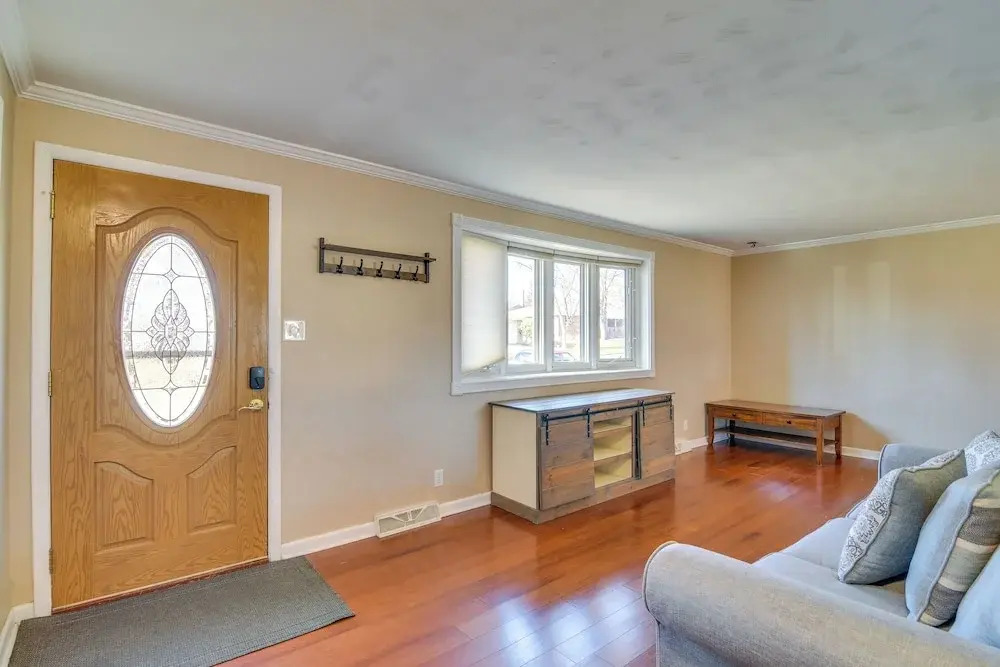2 Mi to Olde Town! Pet-friendly Haven w/ Sunroom