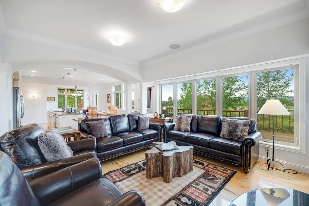 Fun w/ Family! Mtn-view Gem w/ Deck in Driggs