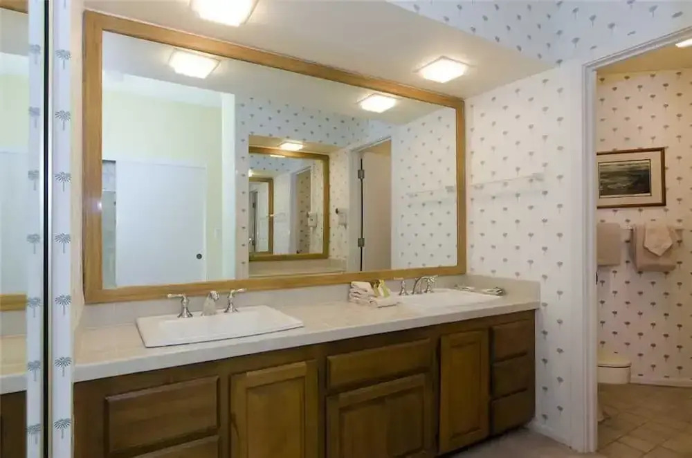 Regency 823 Condo