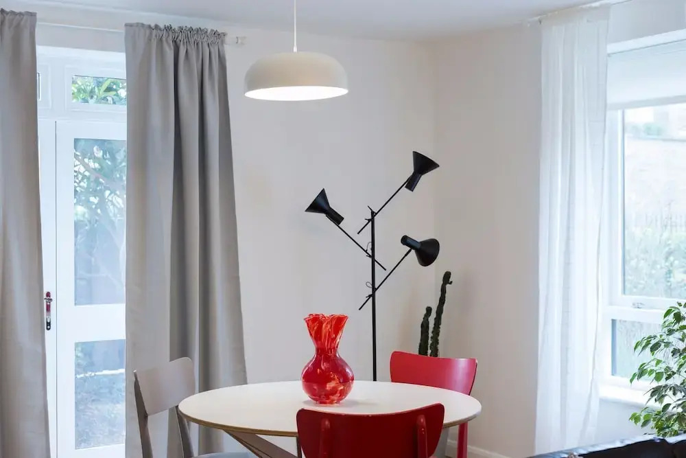 3 Bedroom Flat next to Victoria Park Sleeps 6
