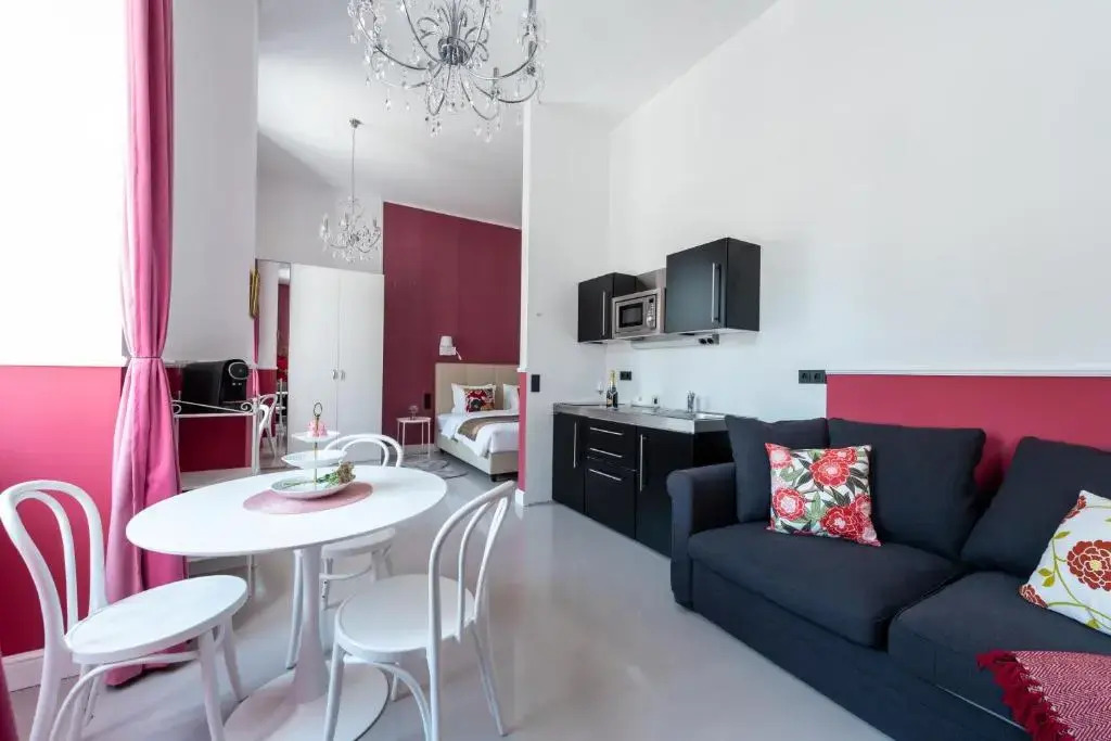Taste the city life from the Prinz Eugen studio