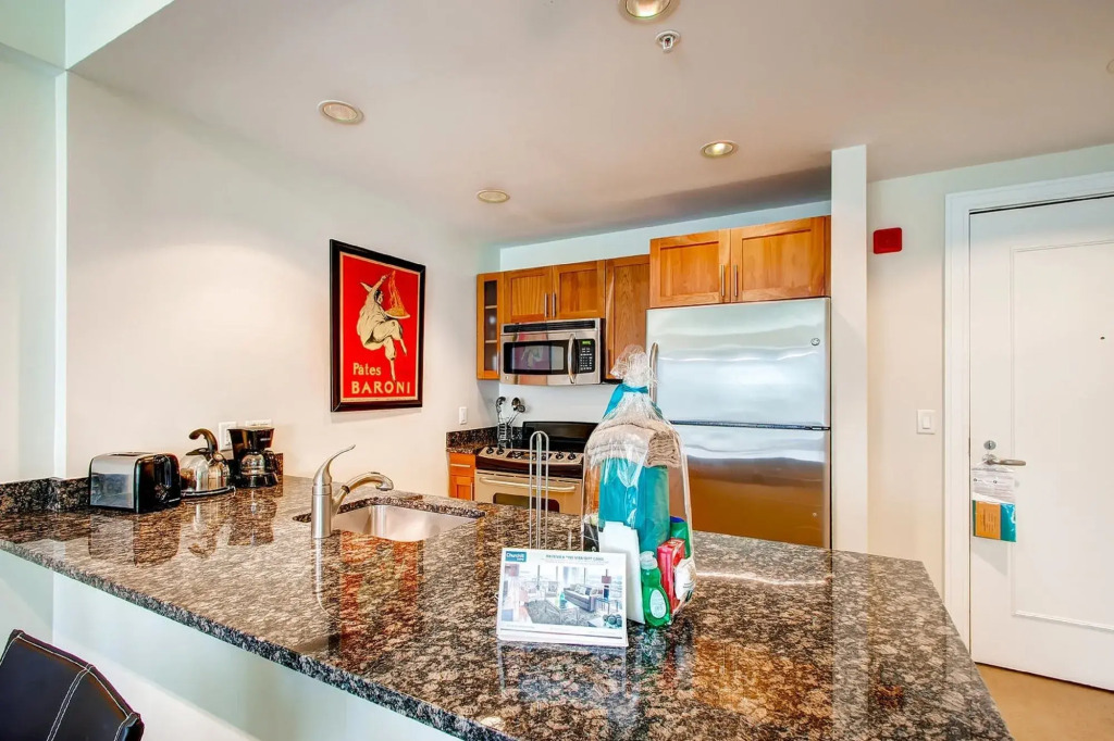 Global Luxury Suites at West End