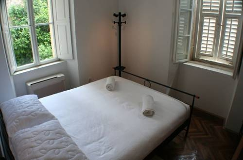 Deluxe Rooms with a terrace view at Old City Gate