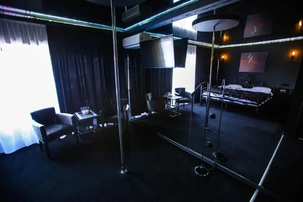 4 Rooms