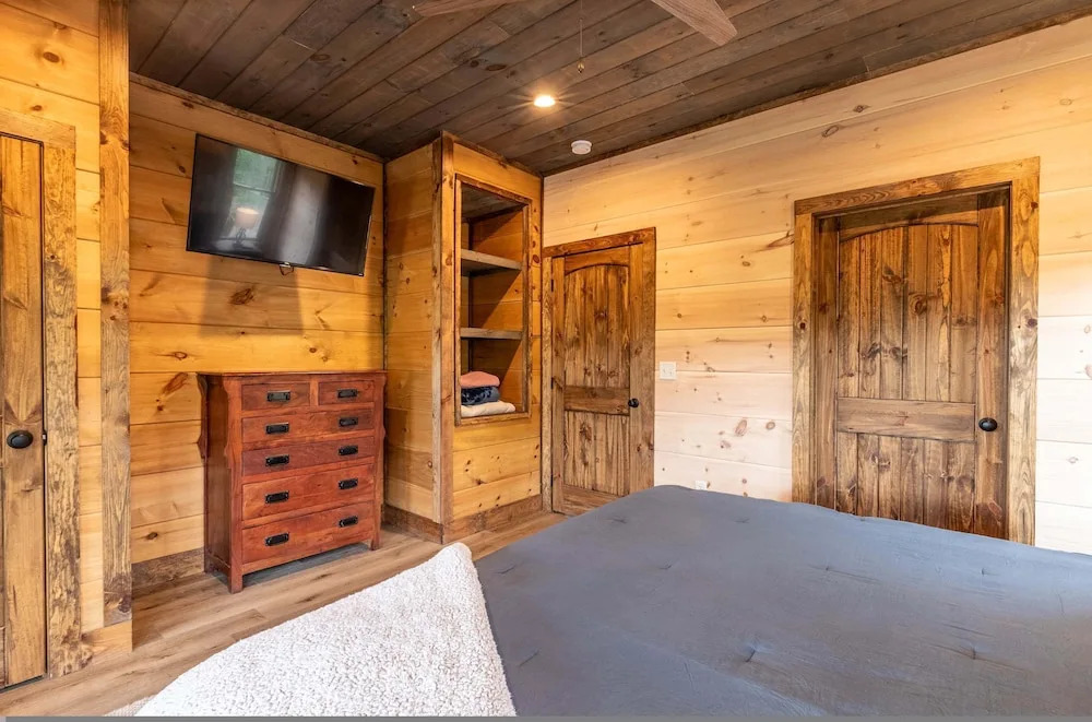 New Lux 4 King Suites Gamerm Hot Tub Views