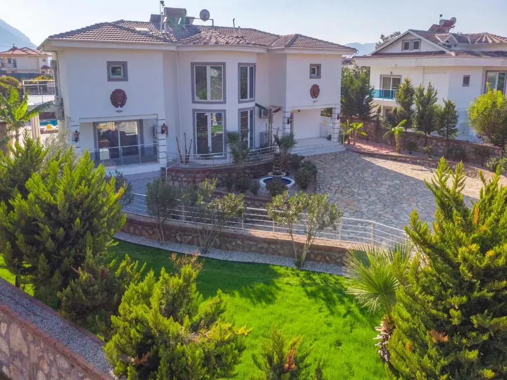Villa Four Season 8