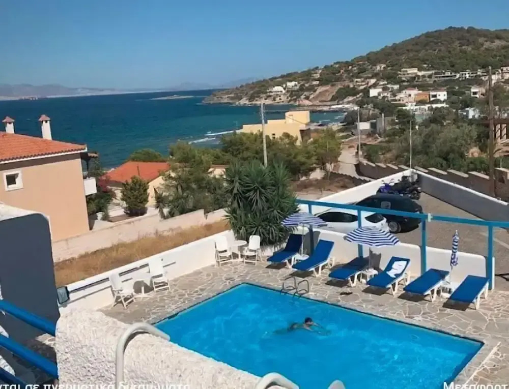 Blue Dolphin Studios and Apartment