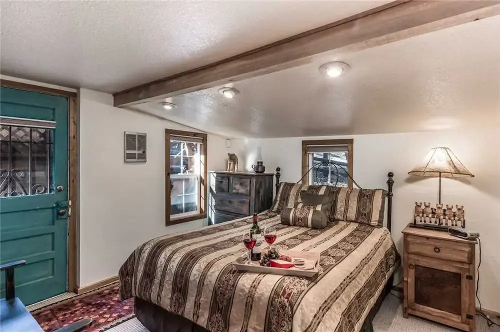 Main Stay - Four Bedroom Cabin with Hot Tub