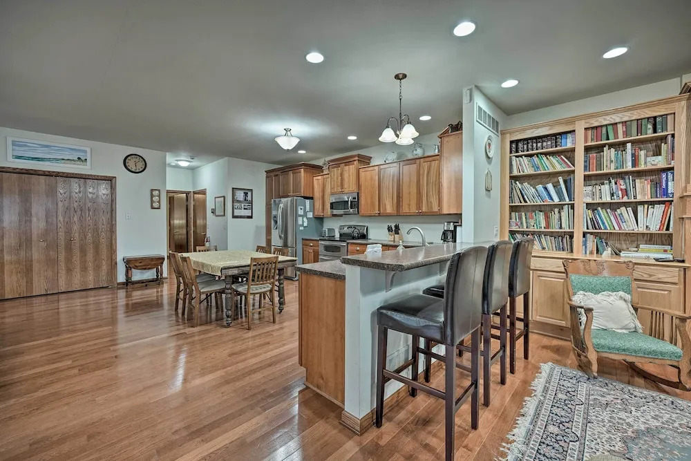 Lake Michigan Waterfront Home: 1 Mile to Downtown!
