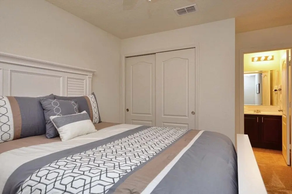 Compass Bay- 4 Bedroom Townhome- 1950cy Townhouse