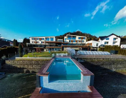 Hotel Roser House Boutique - pe malul lacului Colibita