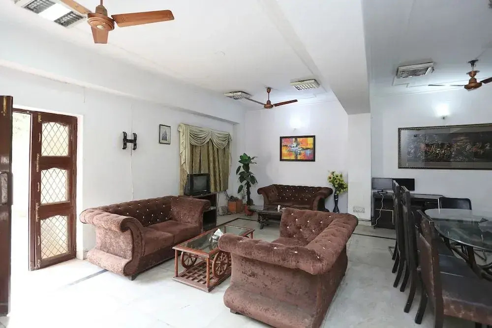 Oyo 12805 Sunrise House