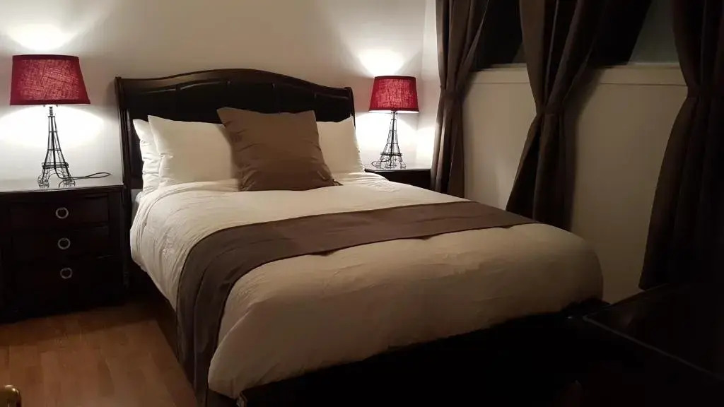 Three-Bedroom Apartment Sweet #6 by Amazing Property Rentals