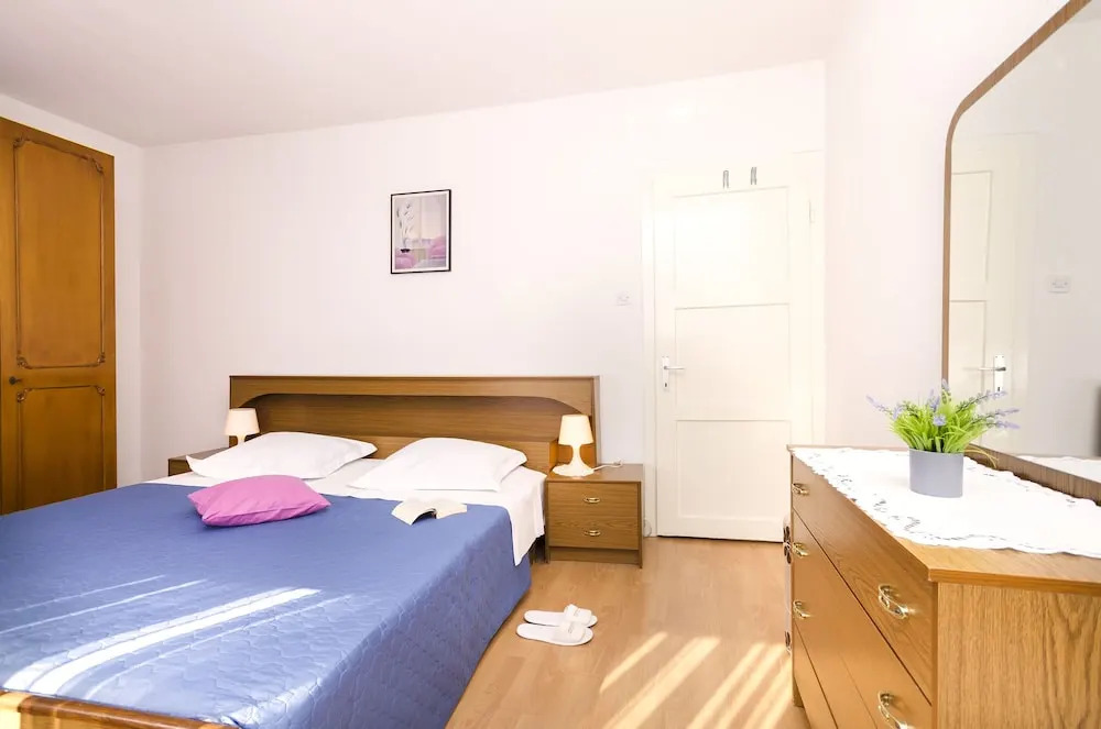 Apartment Violet