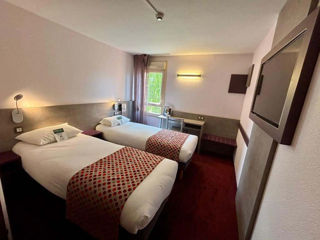 Brit Hotel Les Evens